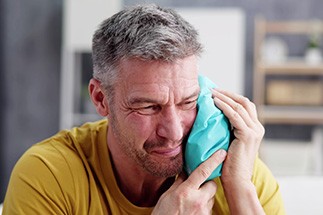 Man using a cold compress